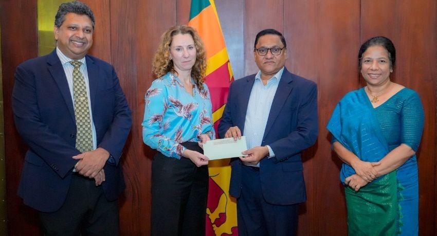 UK Hands Over Emergency Aid to Sri Lanka